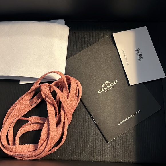 Comes with tags and extra pair of shoe laces - Picture 6 of 6